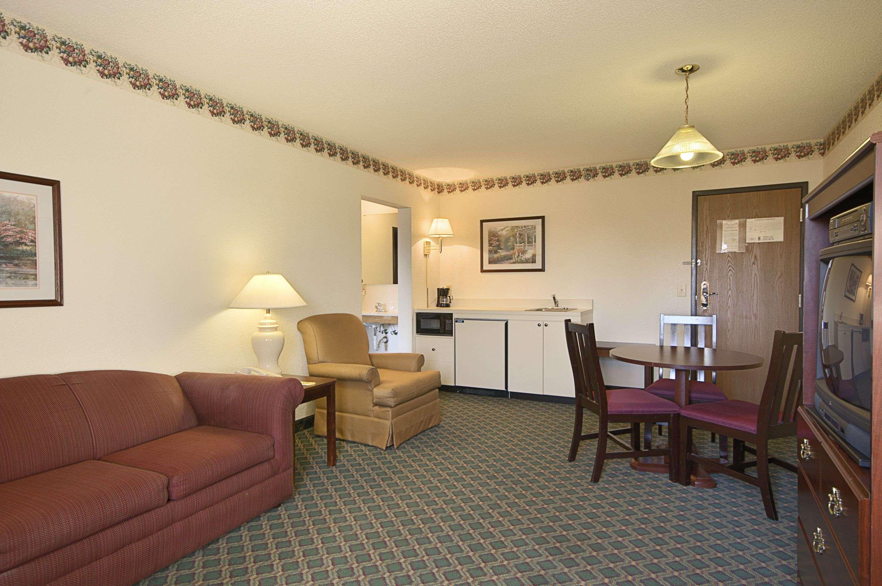 Travelodge By Wyndham Hudsonville Exterior photo