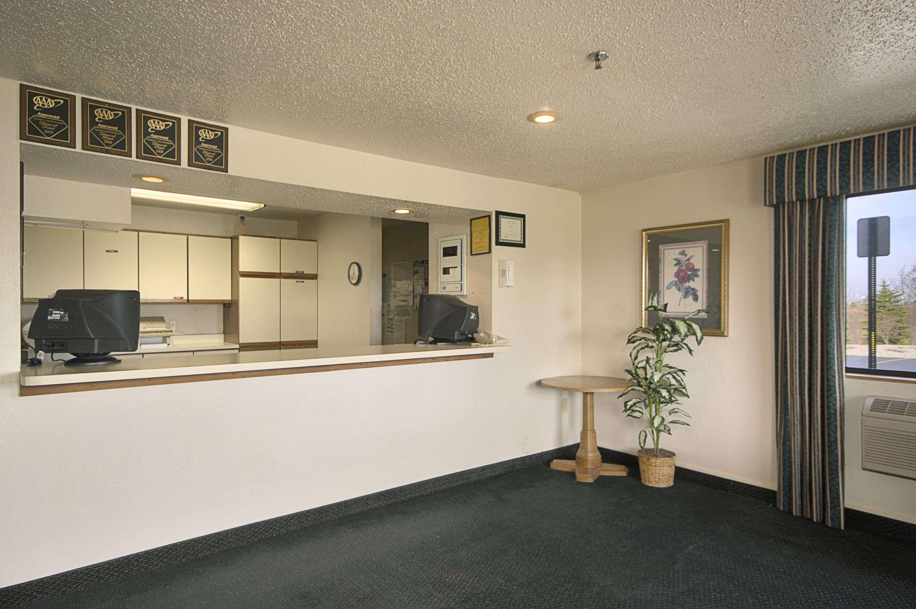 Travelodge By Wyndham Hudsonville Interior photo